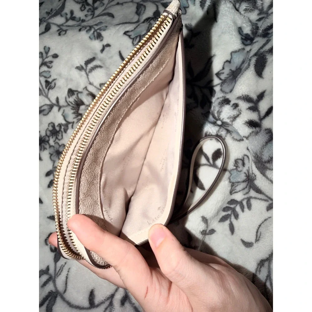 Kate Spade New York Lucy Spade flower Wristlet Pouch Cream Tan Gold Hardware